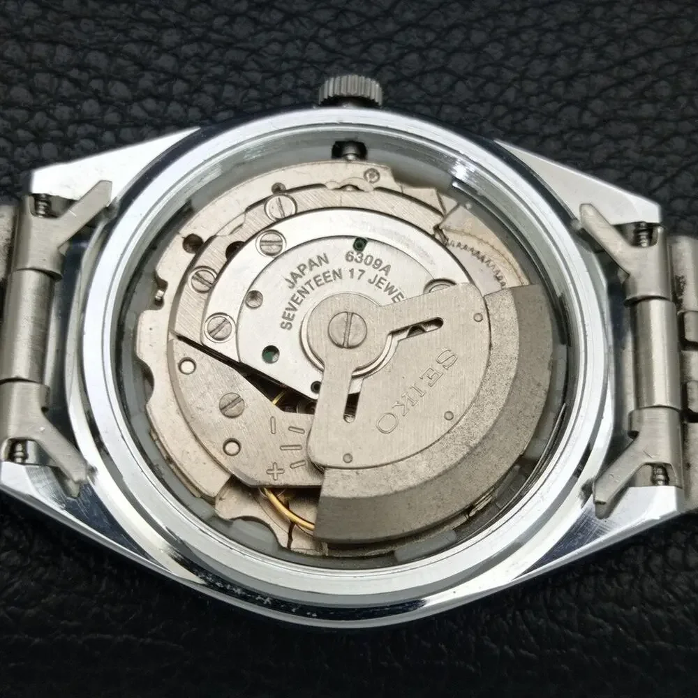 Vintage 1982 Seiko Automatic Mens Silver Watch W/daydate & Silver accents